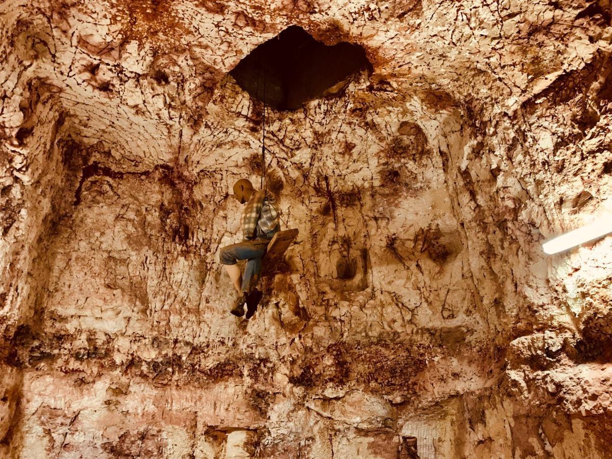 Desert Cave Hotel Coober Pedy Exterior photo